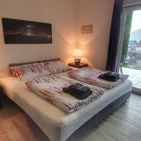 נקארשטיינאך Ferienwohnung Casa Rossa מראה חיצוני תמונה
